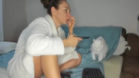 Snapshot of issabelle_69 chatting on November 19, 6:24 am Issabelle online show from November 19, 6:24 am