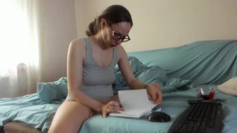 Issabelle online show from April 25, 4:59 am