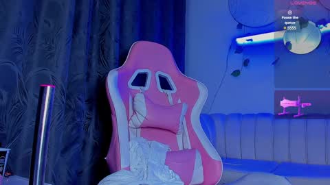 Snapshot of issac_james chatting on December 6, 7:10 am Issac online show from December 6, 7:10 am