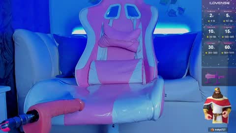 Snapshot of issac_james chatting on December 10, 10:17 am Issac online show from December 10, 10:17 am