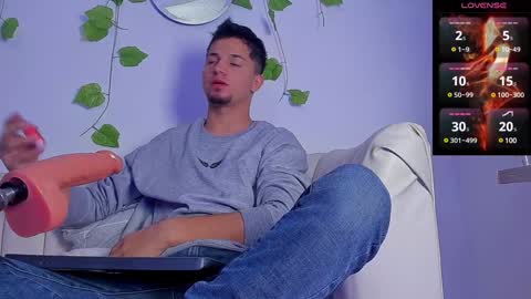 Snapshot of issac_james chatting on December 29, 5:10 am Issac online show from December 29, 5:10 am