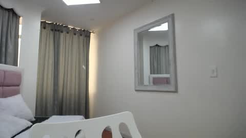 issadorajames online show from December 25, 3:17 pm