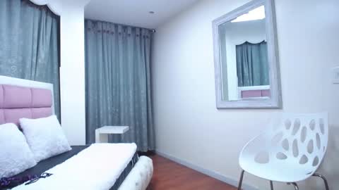 issadorajames online show from January 21, 12:57 am