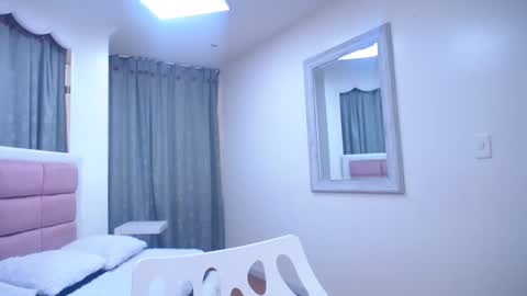 issadorajames online show from January 29, 7:22 pm