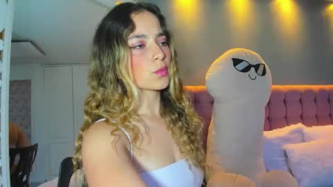 issadorajames online show from February 9, 2:07 pm