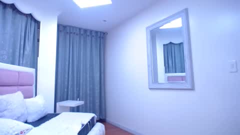 issadorajames online show from February 17, 10:14 pm