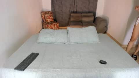 Isabella  online show from March 11, 6:00 am