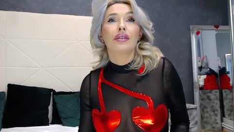 IssaSmyth online show from January 11, 4:01 pm