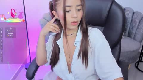 issi_loren online show from November 21, 6:50 pm