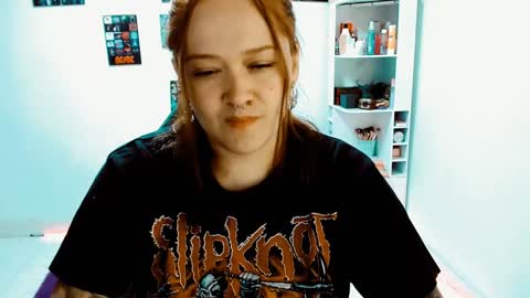 Snapshot of issis_demon chatting on December 28, 4:08 am Yiz online show from December 28, 4:08 am