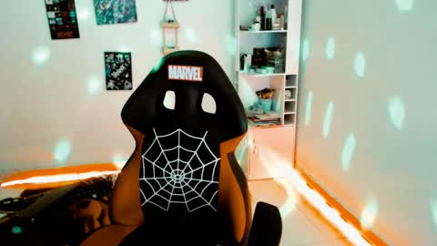 Snapshot of issis_demon chatting on February 17, 4:09 am Yiz online show from February 17, 4:09 am