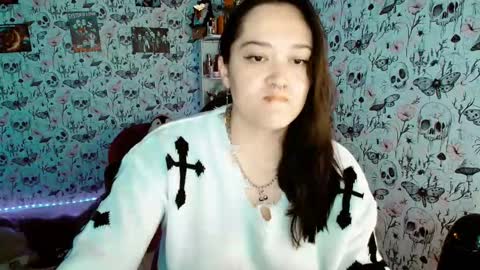 Snapshot of issis_demon chatting on October 26, 9:26 am Yiz online show from October 26, 9:26 am