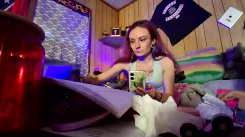 Snapshot of issyamazin667 chatting on January 18, 5:39 pm Girlnextdoor online show from January 18, 5:39 pm