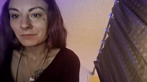 Snapshot of issyamazin667 chatting on February 19, 2:57 pm Girlnextdoor online show from February 19, 2:57 pm