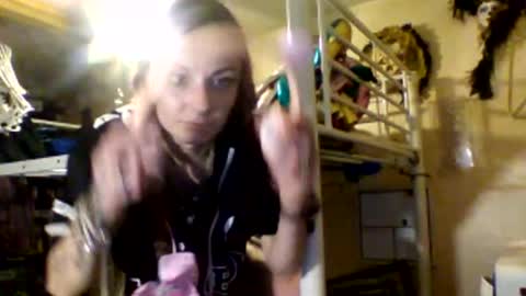 Snapshot of issyamazin667 chatting on March 3, 11:10 pm Girlnextdoor online show from March 3, 11:10 pm