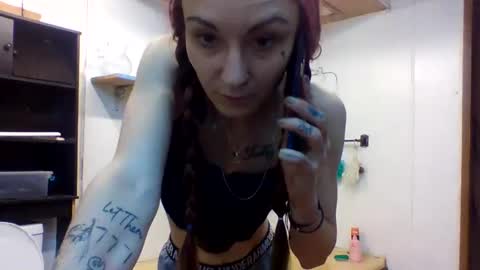 Snapshot of issyamazin667 chatting on April 1, 4:13 am Girlnextdoor online show from April 1, 4:13 am