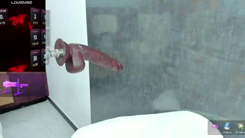 Snapshot of issys_milf chatting on February 20, 3:52 pm ISSYS online show from February 20, 3:52 pm