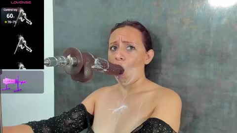 Snapshot of issys_milf chatting on February 27, 12:45 pm ISSYS online show from February 27, 12:45 pm