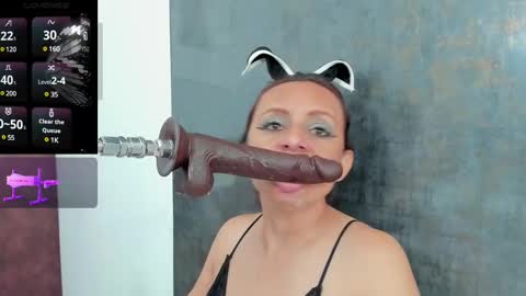 Snapshot of issys_milf chatting on March 7, 11:51 am ISSYS online show from March 7, 11:51 am