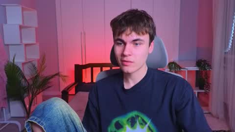 Snapshot of istairee chatting on February 3, 10:03 am Maks online show from February 3, 10:03 am