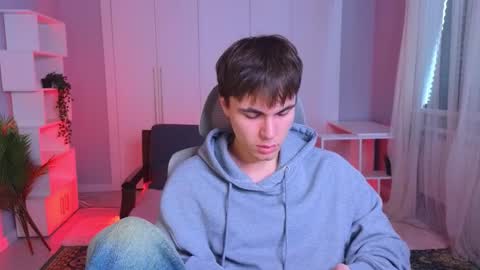 Snapshot of istairee chatting on February 10, 9:25 am Maks online show from February 10, 9:25 am