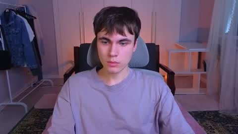 Snapshot of istairee chatting on February 15, 9:49 am Maks online show from February 15, 9:49 am