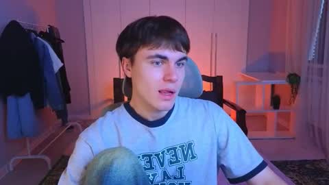 Snapshot of istairee chatting on March 3, 9:22 am Maks online show from March 3, 9:22 am