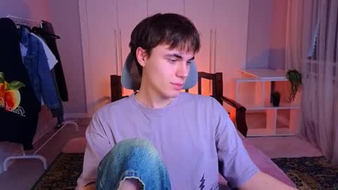 Snapshot of istairee chatting on March 7, 10:24 am Maks online show from March 7, 10:24 am