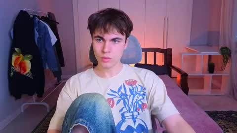 Snapshot of istairee chatting on March 8, 9:28 am Maks online show from March 8, 9:28 am