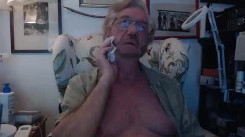 Snapshot of isubmissiveslut chatting on May 28, 6:32 am ImYourBitch online show from May 28, 6:32 am
