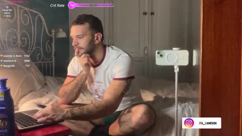 Snapshot of italian_stallion_big chatting on February 19, 10:20 pm italian_stallion_big online show from February 19, 10:20 pm