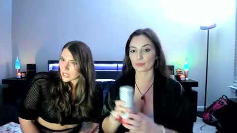 Snapshot of italiana25 chatting on June 15, 3:31 am Bella Bloom online show from June 15, 3:31 am