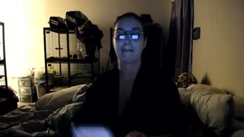 Snapshot of italiana25 chatting on June 22, 3:19 am Bella Bloom online show from June 22, 3:19 am