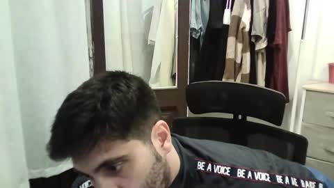 italianboybcn online show from November 6, 11:15 pm