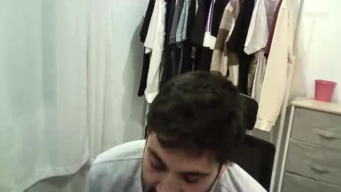 italianboybcn online show from November 26, 6:31 pm