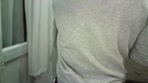 italianboybcn online show from November 28, 6:54 pm