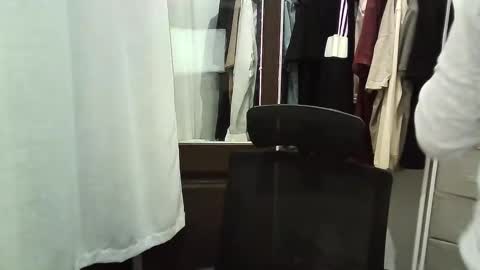 italianboybcn online show from December 14, 5:51 pm