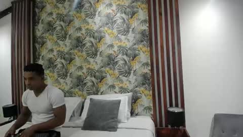 Italo Moore online show from September 19, 11:11 am