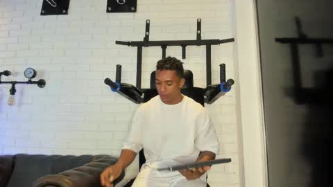 Italo Moore online show from October 7, 11:29 am