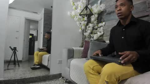 Italo Moore online show from October 18, 11:11 am