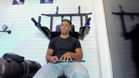 Italo Moore online show from December 15, 11:25 am