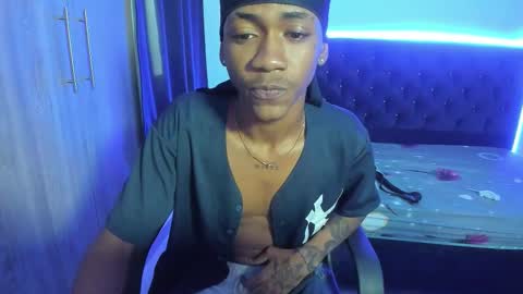 iteban_boy online show from November 20, 1:44 pm