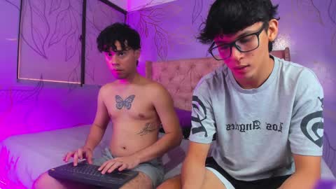 Snapshot of ithan_salvatore chatting on March 6, 1:46 pm Ithan and Friends online show from March 6, 1:46 pm