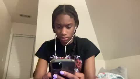 Snapshot of its5iveam chatting on December 27, 3:31 am 5ive AM online show from December 27, 3:31 am