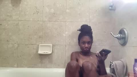 Snapshot of its5iveam chatting on January 8, 7:13 pm 5ive AM online show from January 8, 7:13 pm