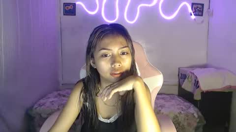 Snapshot of its_andrea chatting on October 13, 7:30 am its andrea online show from October 13, 7:30 am