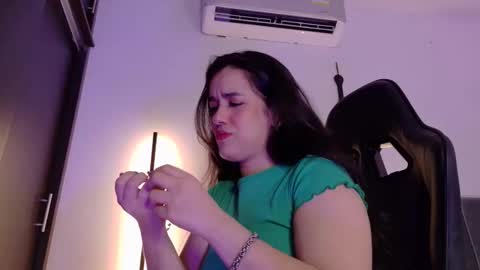 Snapshot of its_bunnyy chatting on April 26, 12:52 am K A R I online show from April 26, 12:52 am
