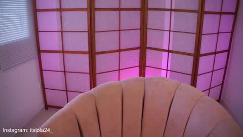 Snapshot of its_lola chatting on January 8, 11:32 am   online show from January 8, 11:32 am