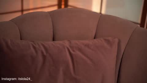 Snapshot of its_lola chatting on January 23, 12:35 am   online show from January 23, 12:35 am