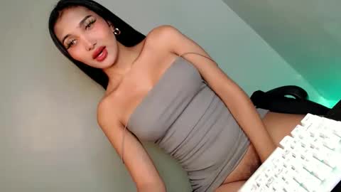 Snapshot of its_me_arabella chatting on January 7, 4:50 am Bella online show from January 7, 4:50 am